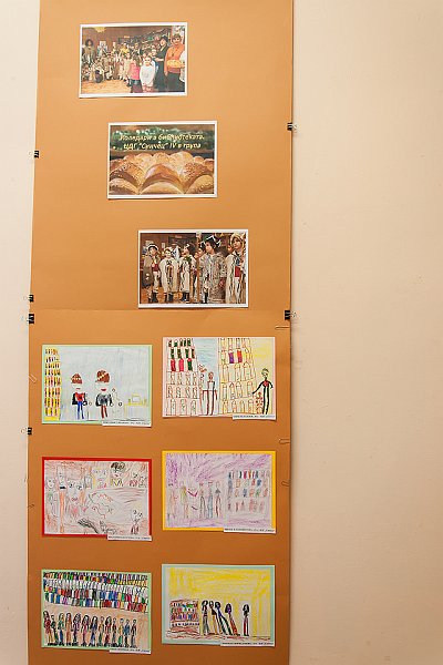 _DSC2022 copy.jpg - Откриване на изложба с рисунки на деца от ЦДГ "Синчец" в Детски и средношколски комплекс